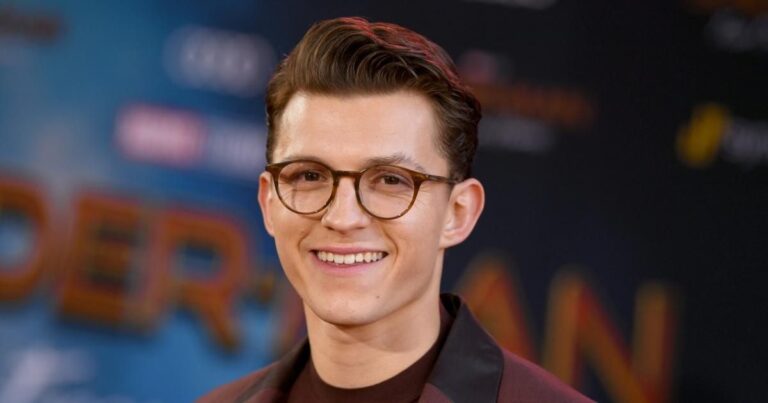 Hollywood Celebrity Riddles: Fun & Tricky Brain Teasers for Movie Fans